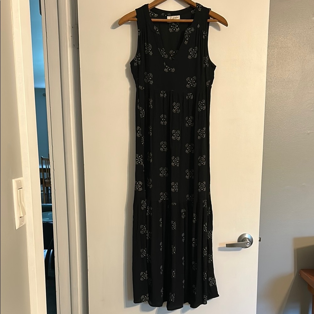 Universal Thread Black and White Sleeveless Maxi Sundress